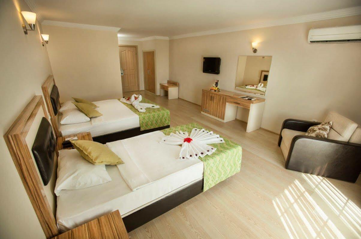 Hotel Dionis & 4*