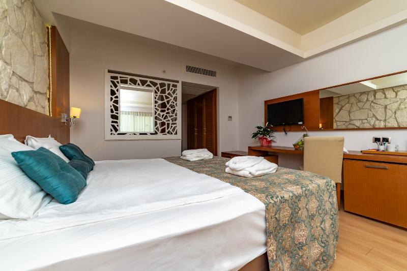 Hotel Dionis &